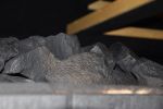 Inkalan Kartanon savusaunan kiukaassa on kiviä 1500–2000 kiloa. Saunakivet ovat kotoisin Mäntyharjulta. Kuva: Tia Yliskylä