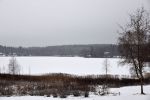 Inkalan Kartanon puutarha päättyy Alajärven rantaan. Savusaunasta voi pulahtaa järveen uimaan. Kuva: Tia Yliskylä