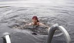 Ihanaa ja viileää, sanoi uimaan pulahtanut Natalia Kovaleva. Kuva: Tia Yliskylä
